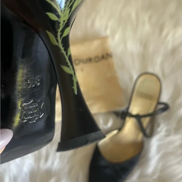 🌹 RARE 🌹 Charles Jourdan Vintage Black Satin Shoes with Hand Painted Heels - Picture 3 of 4